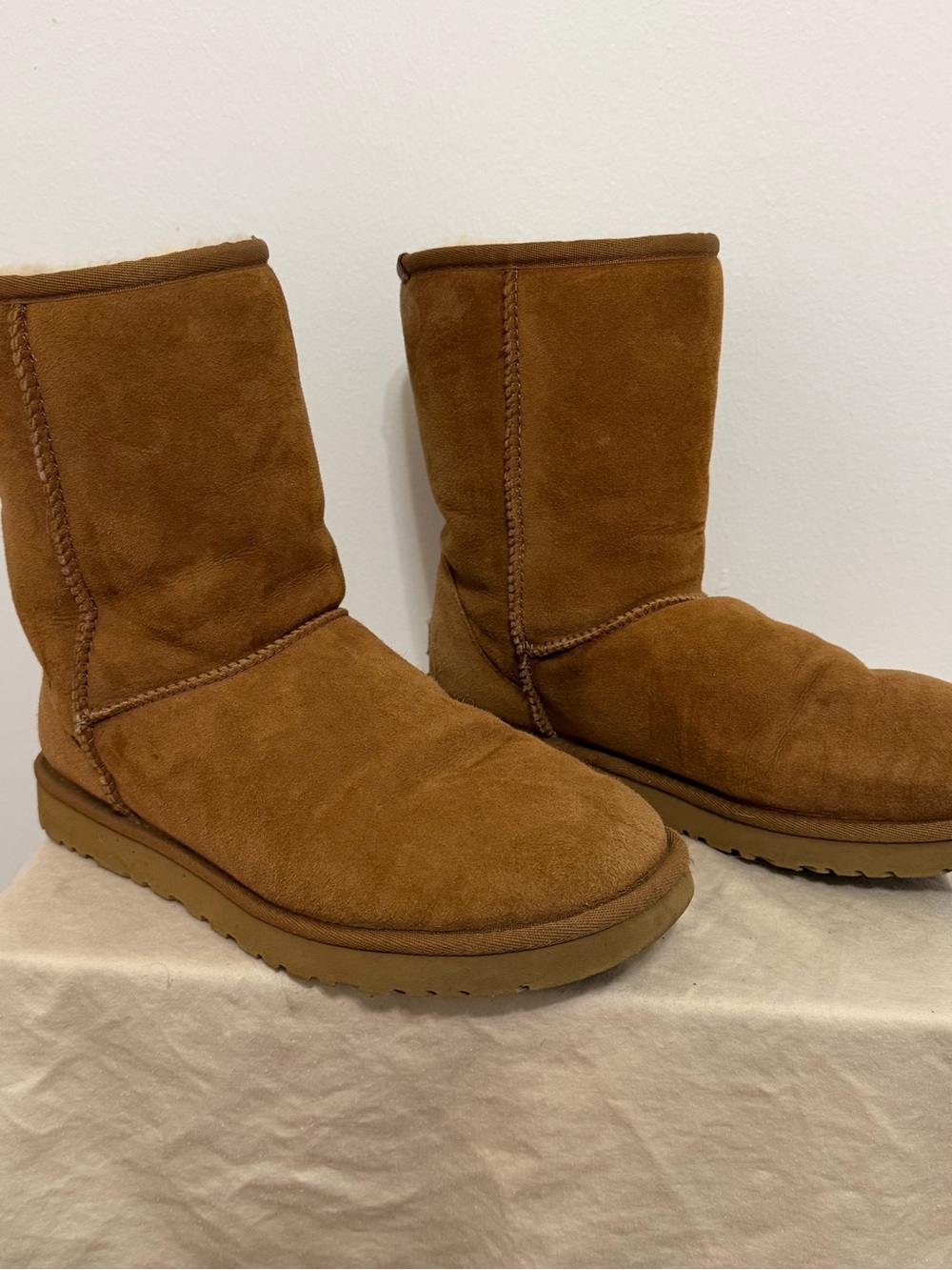 UGG Australia Classic Short Chestnut Suede Women's Shearling Boots - Size 9